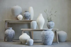 Lene Bjerre - Anna skjuler H26,5 cm. antik grå