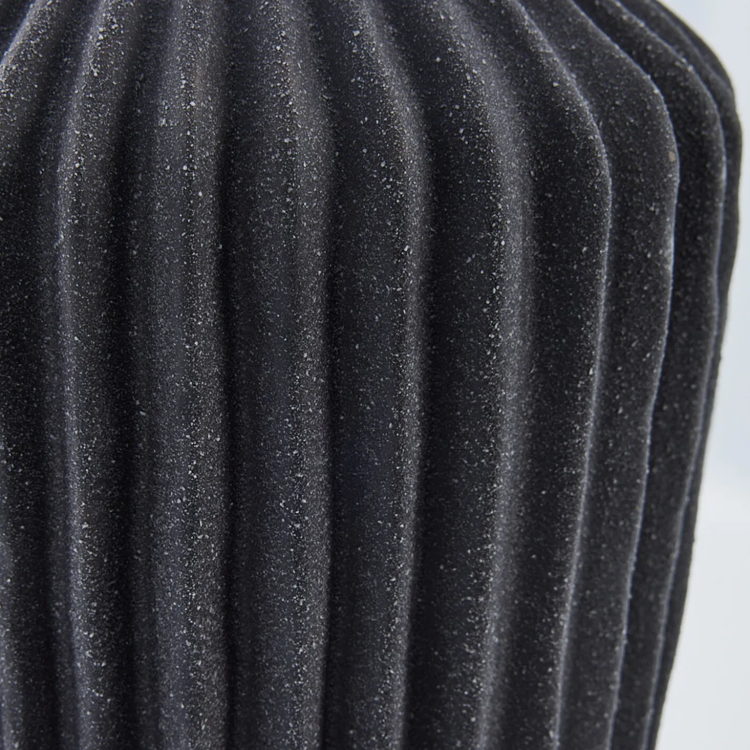Lene Bjerre - Susia vase H26,5 cm. mørkegrå