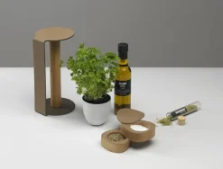 LindDNA saltkar - Curve salt & pepper oak wood/nupo black (sæt med 2 stk)