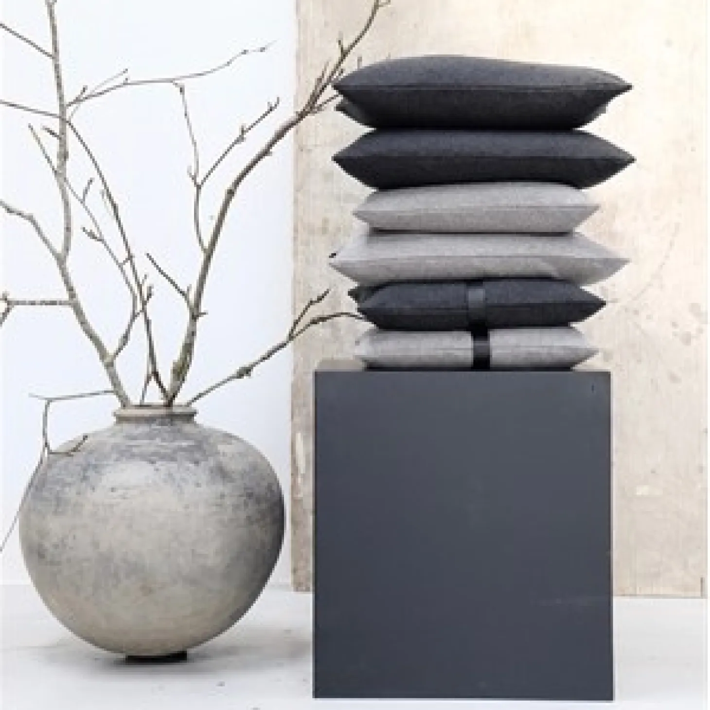 Louise Smærup - Pude Boule - Light Grey (50x50 cm)