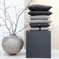 Louise Smærup - Pude Boule - Black (50x50 cm)