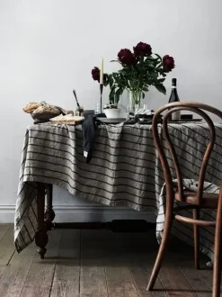 Lovely Linen - Misty Dug - Stripe Black - 145x380 cm