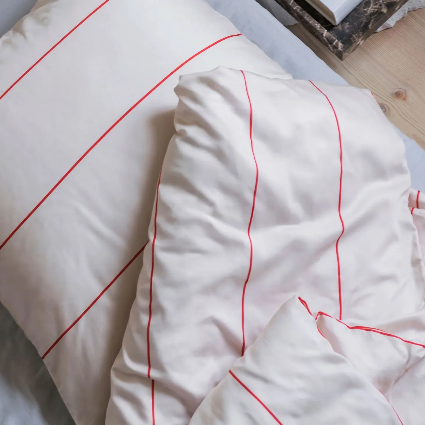 Mette Ditmer - ALIGN-sengesæt - Bright red/Sand - W140 x L220 cm