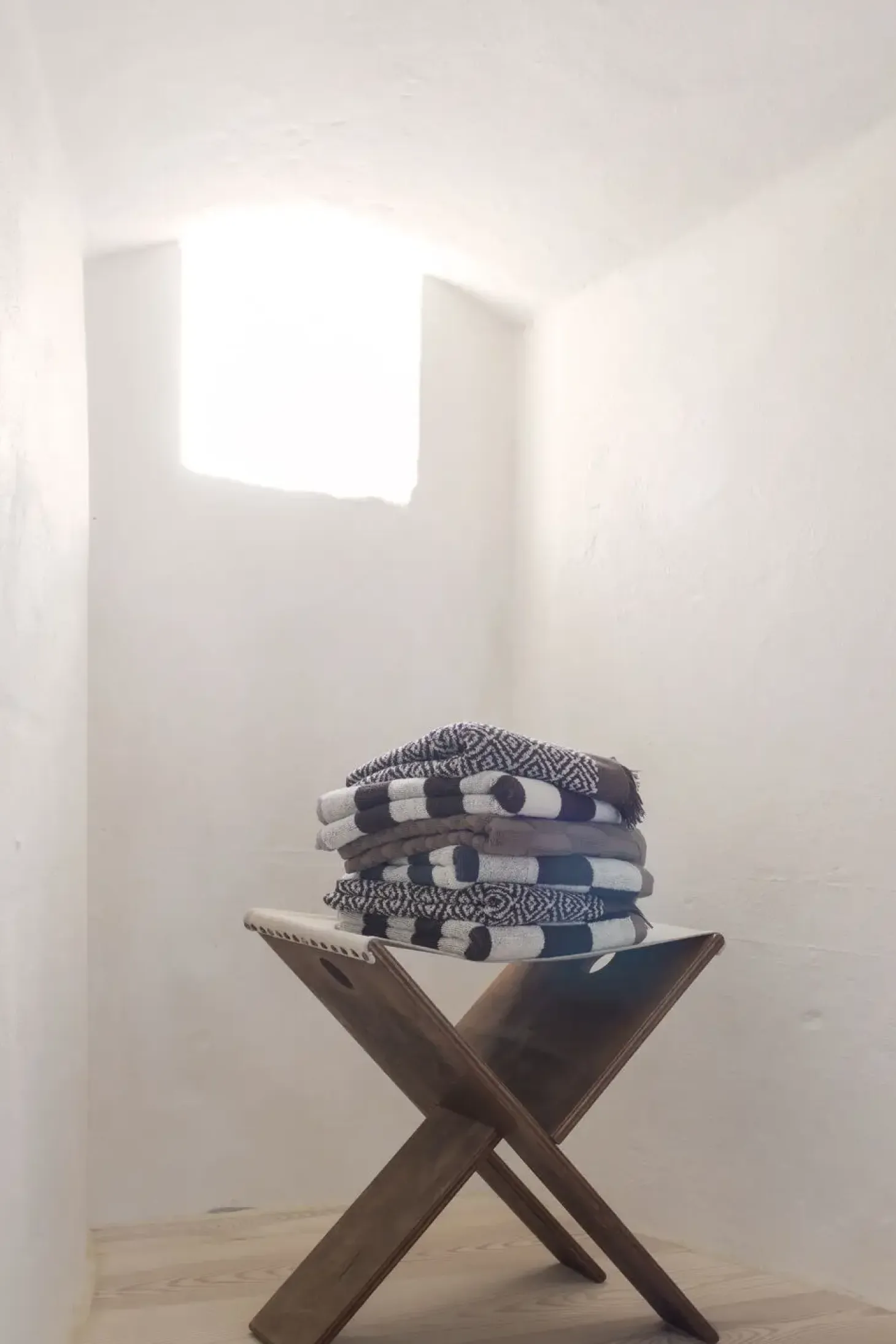 Mette Ditmer - MOROCCO-håndklæde - Chocolate / Off-white - W70 x L135 cm