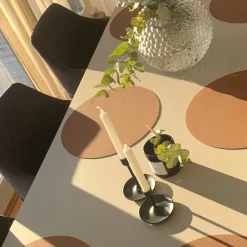 MiLLE W NORDISK DESIGN - Rund Dækkeserviet - Grå læder - Ø40 cm