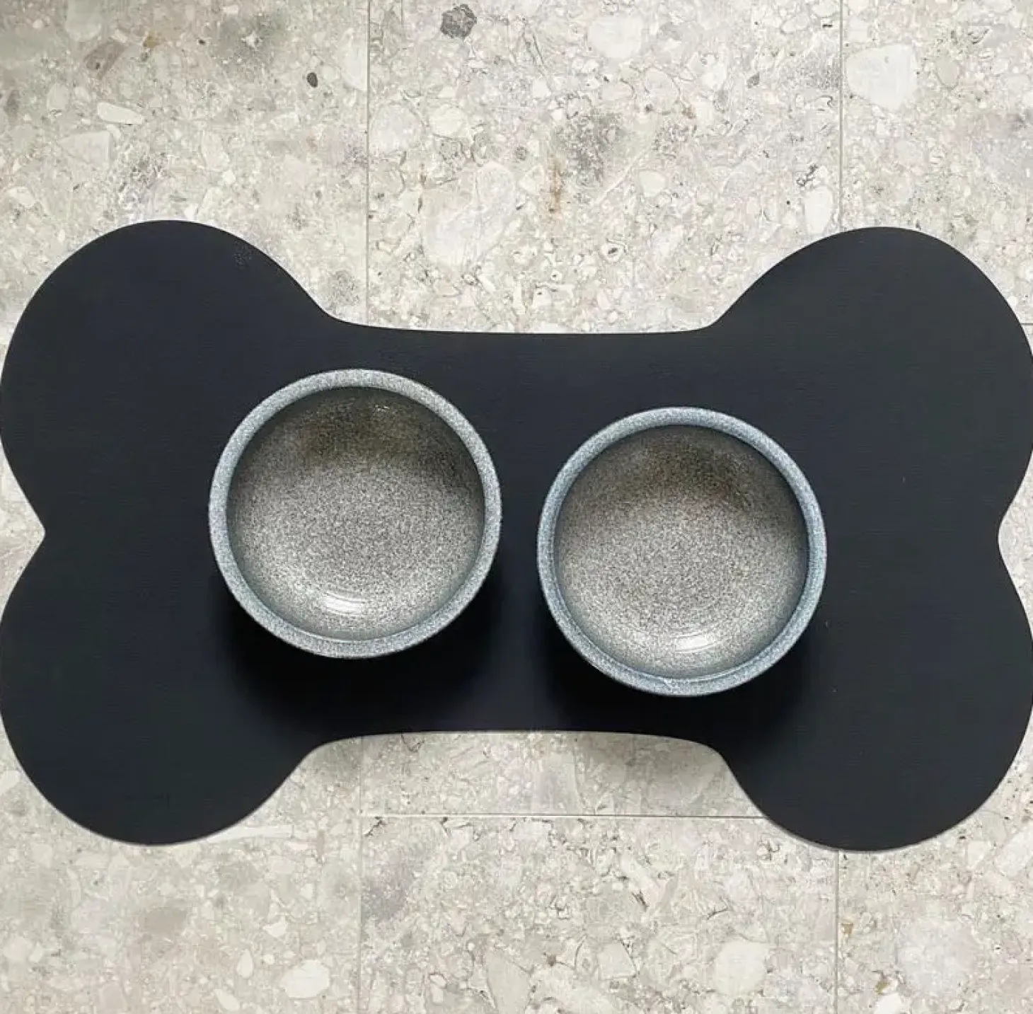 MiLLE W NORDISK DESIGN - Underlag til madskål Hund - Sort - Medium