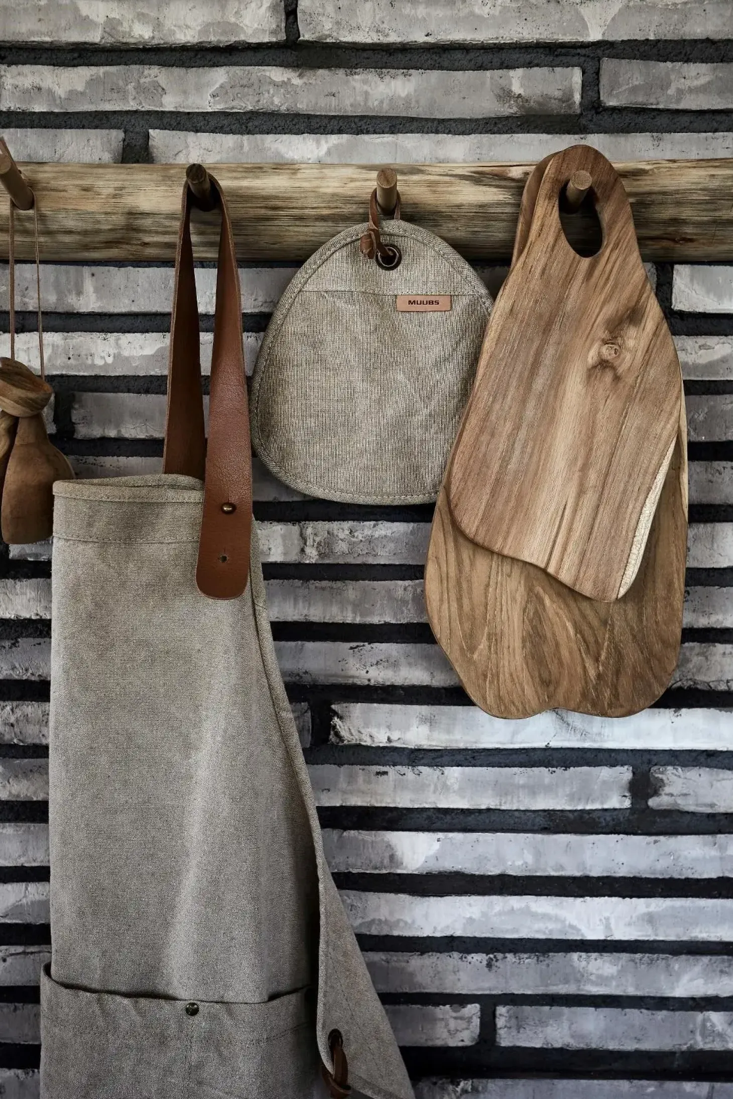 Muubs - Louie skærebræt - Medium -Teakrod - 20 cm