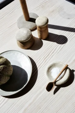 Muubs - Ray køkkenrulleholder - Sandsten/Ny teak