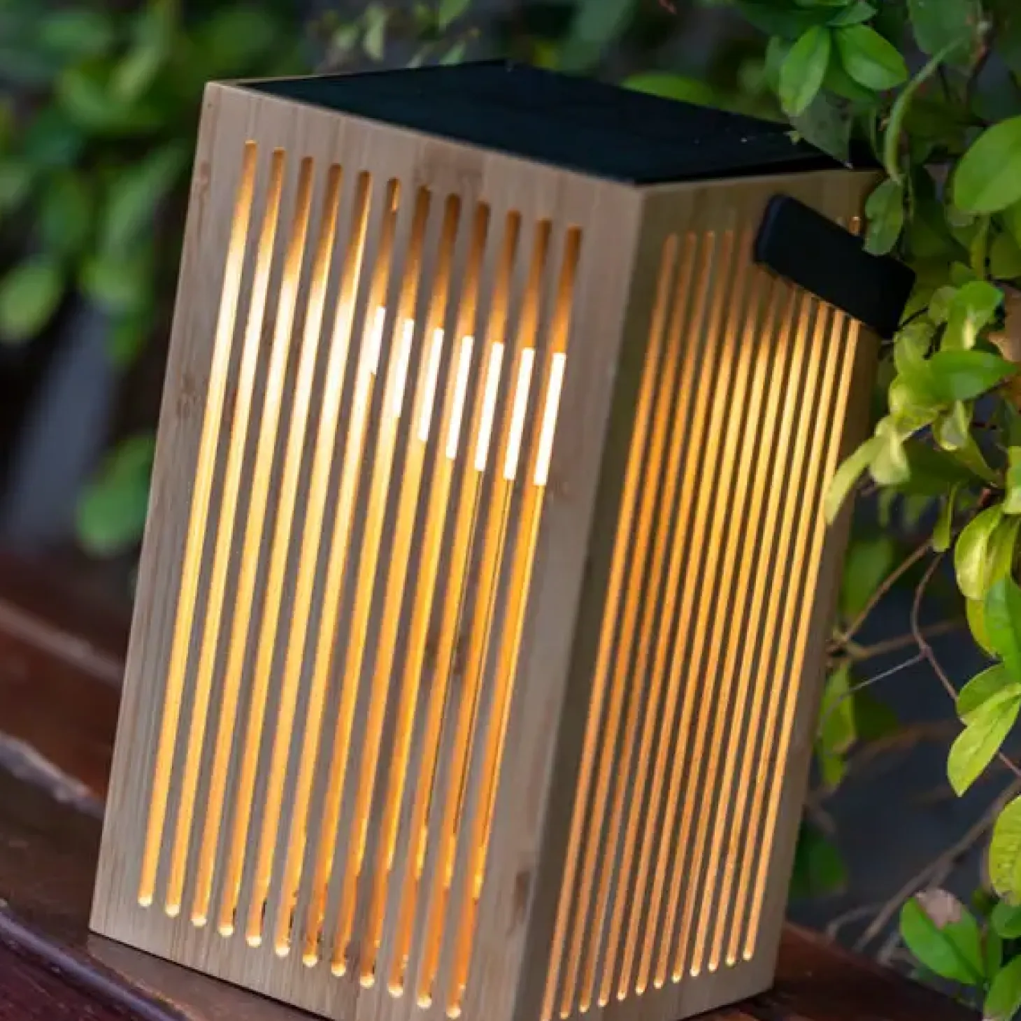 New Garden - Lanterne - Okinawa - Genopladelig med solceller og usb - Bambus