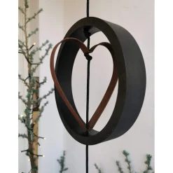 Nordic By Hand - Ring i eg/sort til snoren - Ø 20 cm