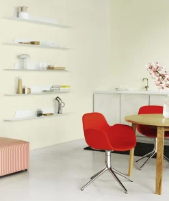 Normann Copenhagen - Form Armstol Swivel 5W med hjul - Sort/Blå