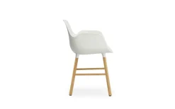 Normann Copenhagen - Form stol m. armlæn - hvid/eg