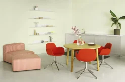 Normann Copenhagen - Form Armstol Swivel 5W med hjul - Sort/Lys grå