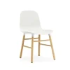 Normann Copenhagen - Form Chair Oak - Stol i Hvid og Eg