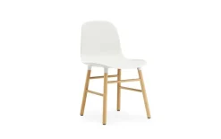 Normann Copenhagen - Form Chair Oak - Stol i Hvid og Eg