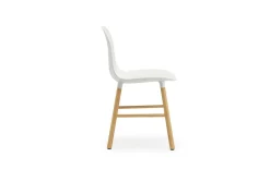 Normann Copenhagen - Form Chair Oak - Stol i Hvid og Eg