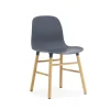 Normann Copenhagen - Form Chair Oak - Stol - Blå og Eg