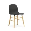 Normann Copenhagen - Form Chair Oak - Sort og Eg