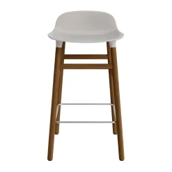 Normann Copenhagen - Form Barstool 65 cm - Varm grå/Valnød