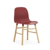 Normann Copenhagen - Form Chair Oak - Stol i Rød og Eg
