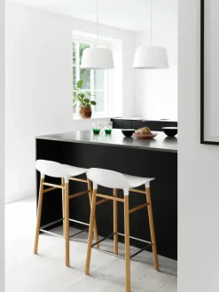 Normann Copenhagen - Form Barstool 65 cm - Brun/Eg