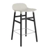 Normann Copenhagen - Form Barstool 65 cm - Lys grå/Sort eg