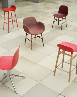 Normann Copenhagen - Form Barstool 65 cm - Blå/Valnød