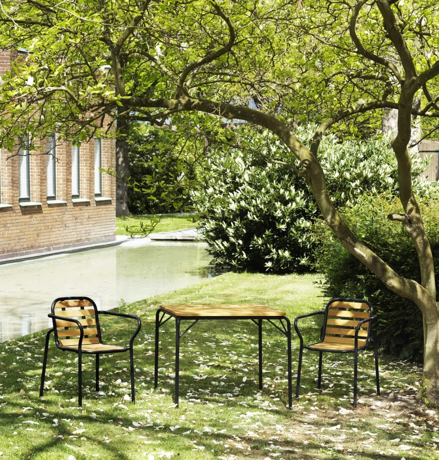 Normann Copenhagen - Havebord - Vig Robinie - 90x80 - Sort