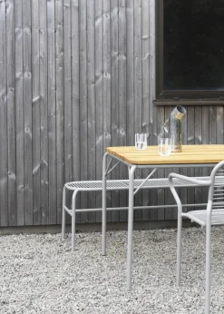 Normann Copenhagen - Havebord - Vig Robinie - 90x80 - Grå