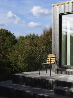 Normann Copenhagen - Havestol - armstol - Vig Robinie - Sort