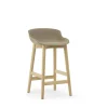 Normann Copenhagen - Hyg Barstool 65 cm Front Upholstery Sand & Oak