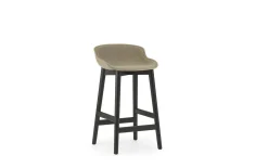 Normann Copenhagen - Hyg Barstool 65 cm Front Upholstery Sand & Black Oak