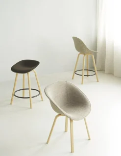 Normann Copenhagen - Mat Barstool 65 cm Front Upholstery Seaweed Beech/Black - Hallingdal 110