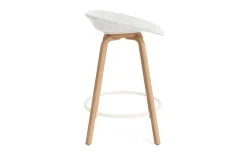 Normann Copenhagen - Mat Barstool 65 cm Full Upholstery Beech/Cream - Hallingdal 110