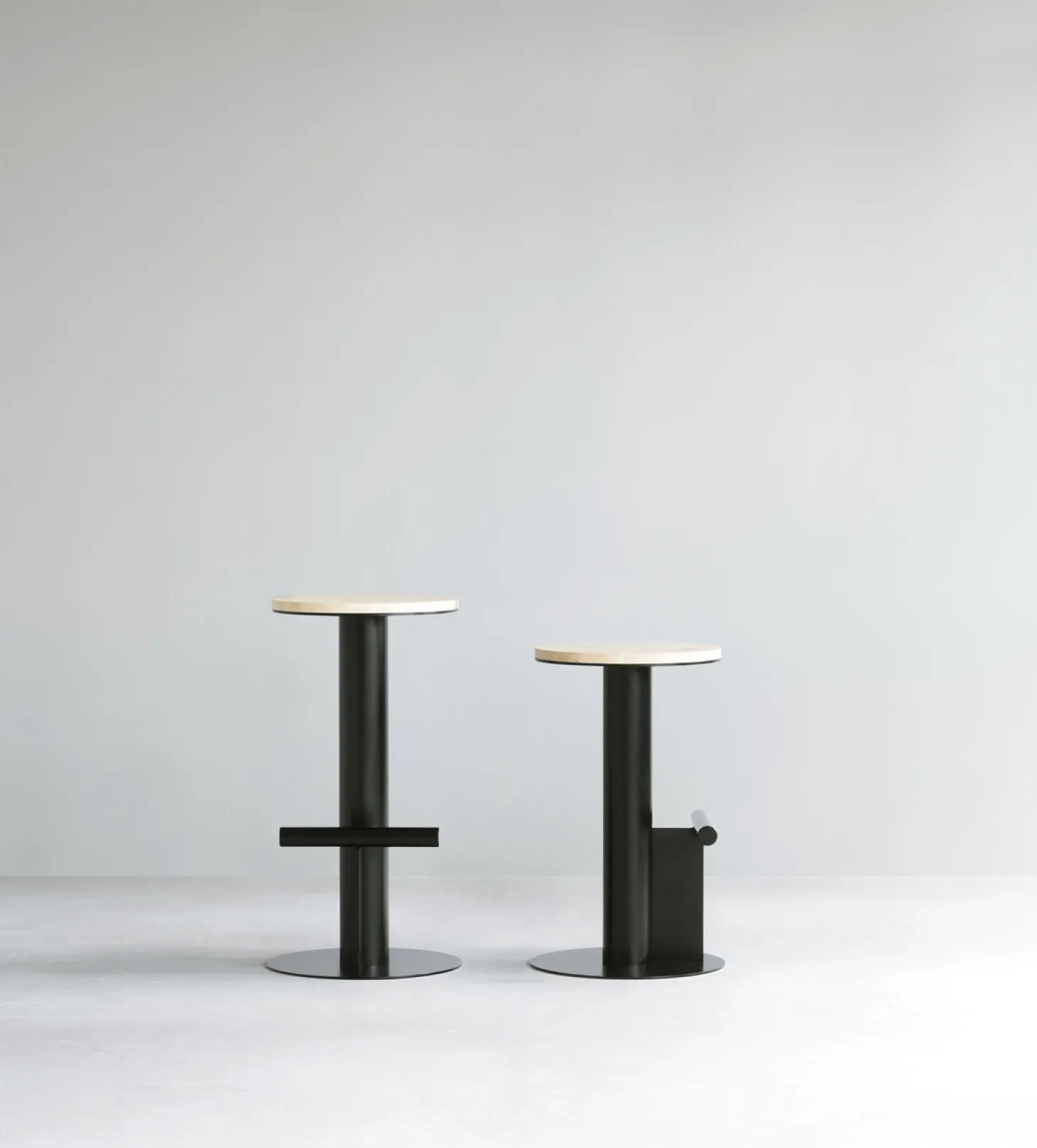 Normann Copenhagen - Pole Barstool 65 cm - Pine/Black