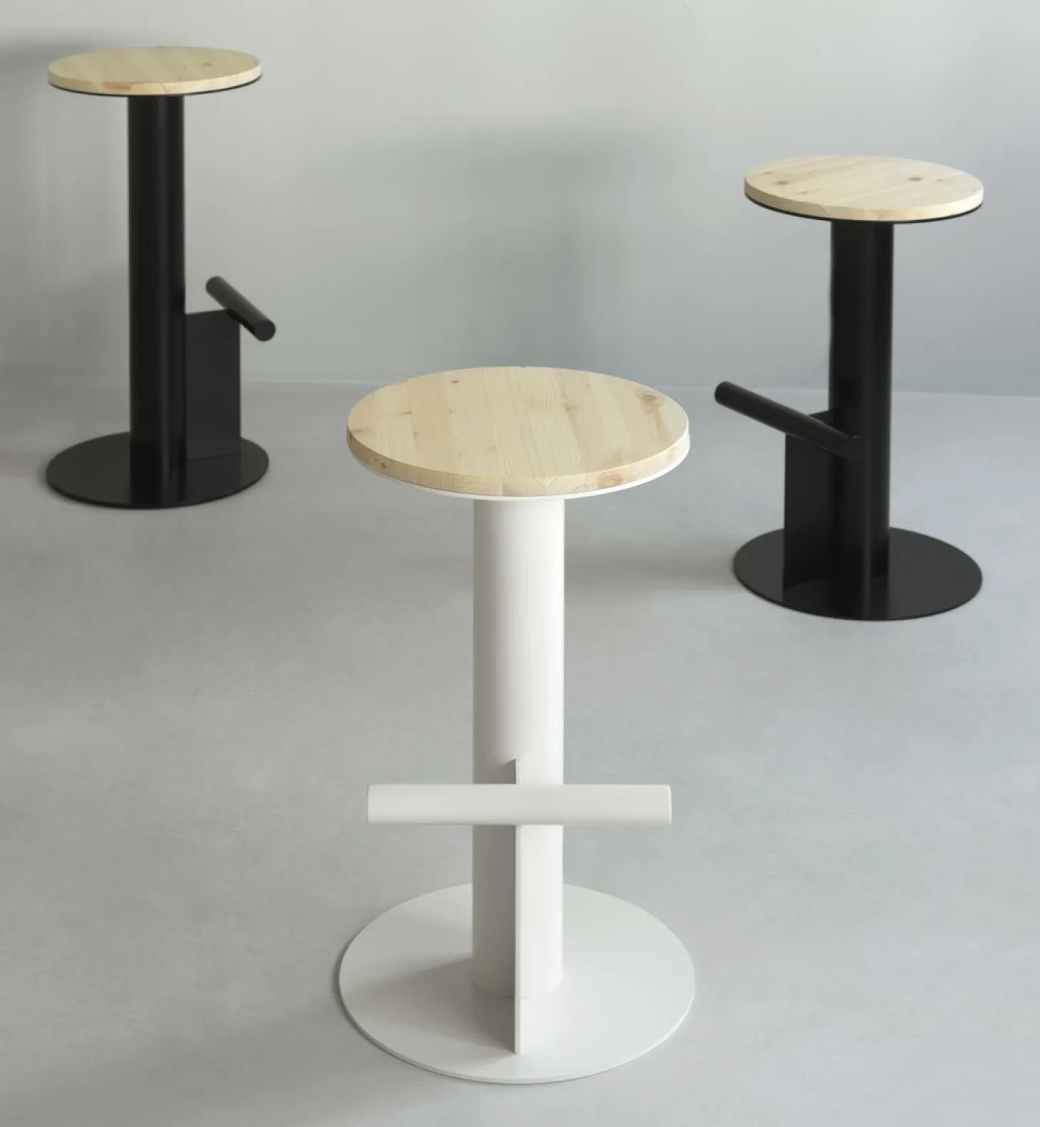 Normann Copenhagen - Pole Barstool 65 cm - Pine/Black