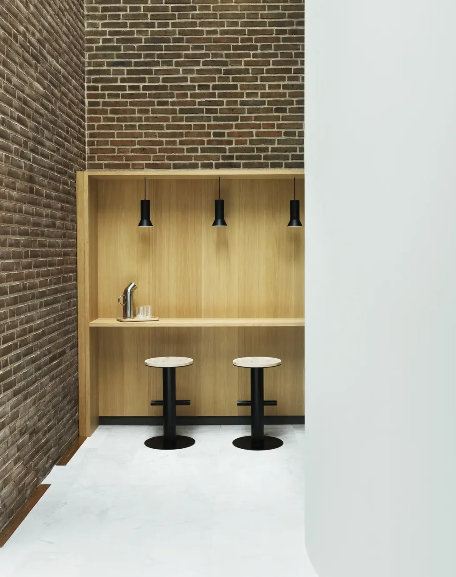 Normann Copenhagen - Pole Barstool 65 cm - Pine/Black