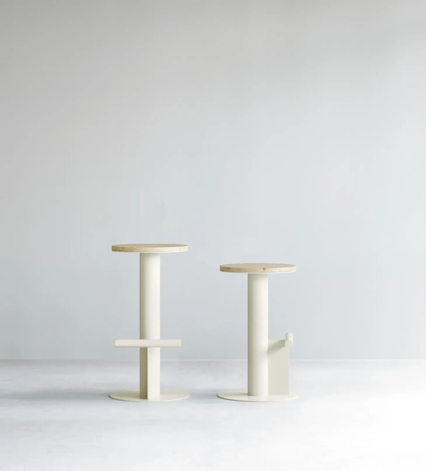 Normann Copenhagen - Pole Barstool 65 cm - Pine/Sand