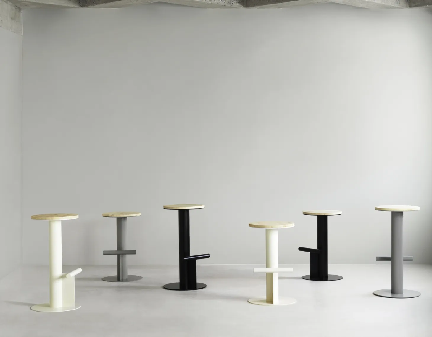 Normann Copenhagen - Pole Barstool 65 cm - Pine/Grey