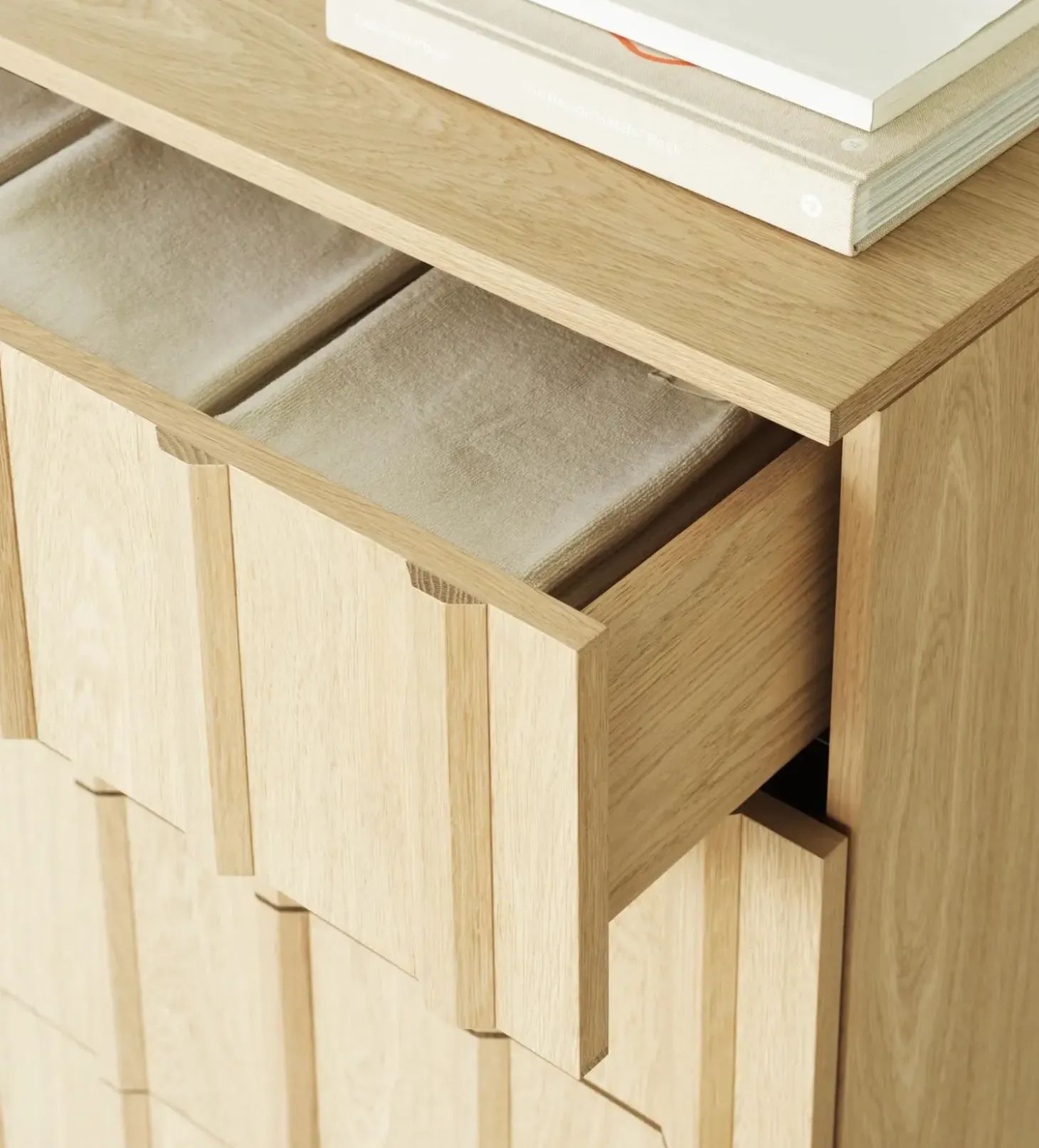 Normann Copenhagen - Rib kommode m. 4 skuffer - eg
