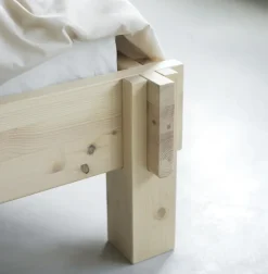 Normann Copenhagen - Sengeramme 180 x 200 cm - Notch - Fyrretræ