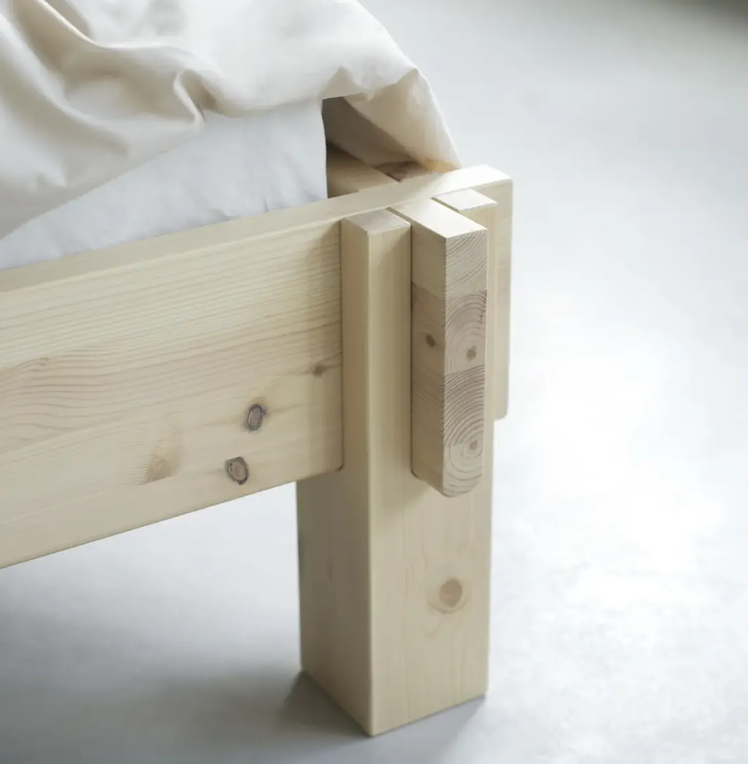 Normann Copenhagen - Sengeramme 180 x 200 cm - Notch - Fyrretræ