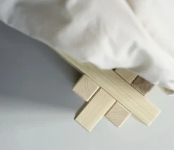 Normann Copenhagen - Sengeramme 180 x 200 cm - Notch - Fyrretræ