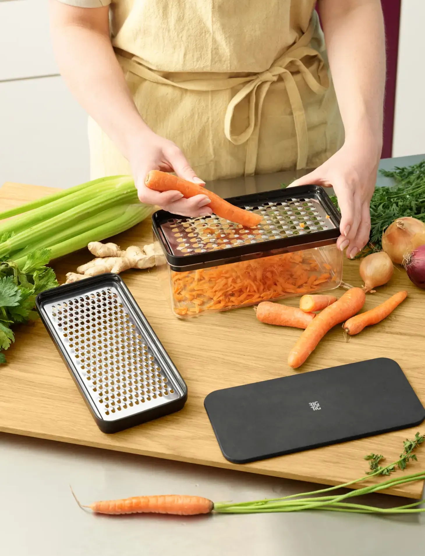 RIG-TIG - GRATE-IT rivejern med beholder black