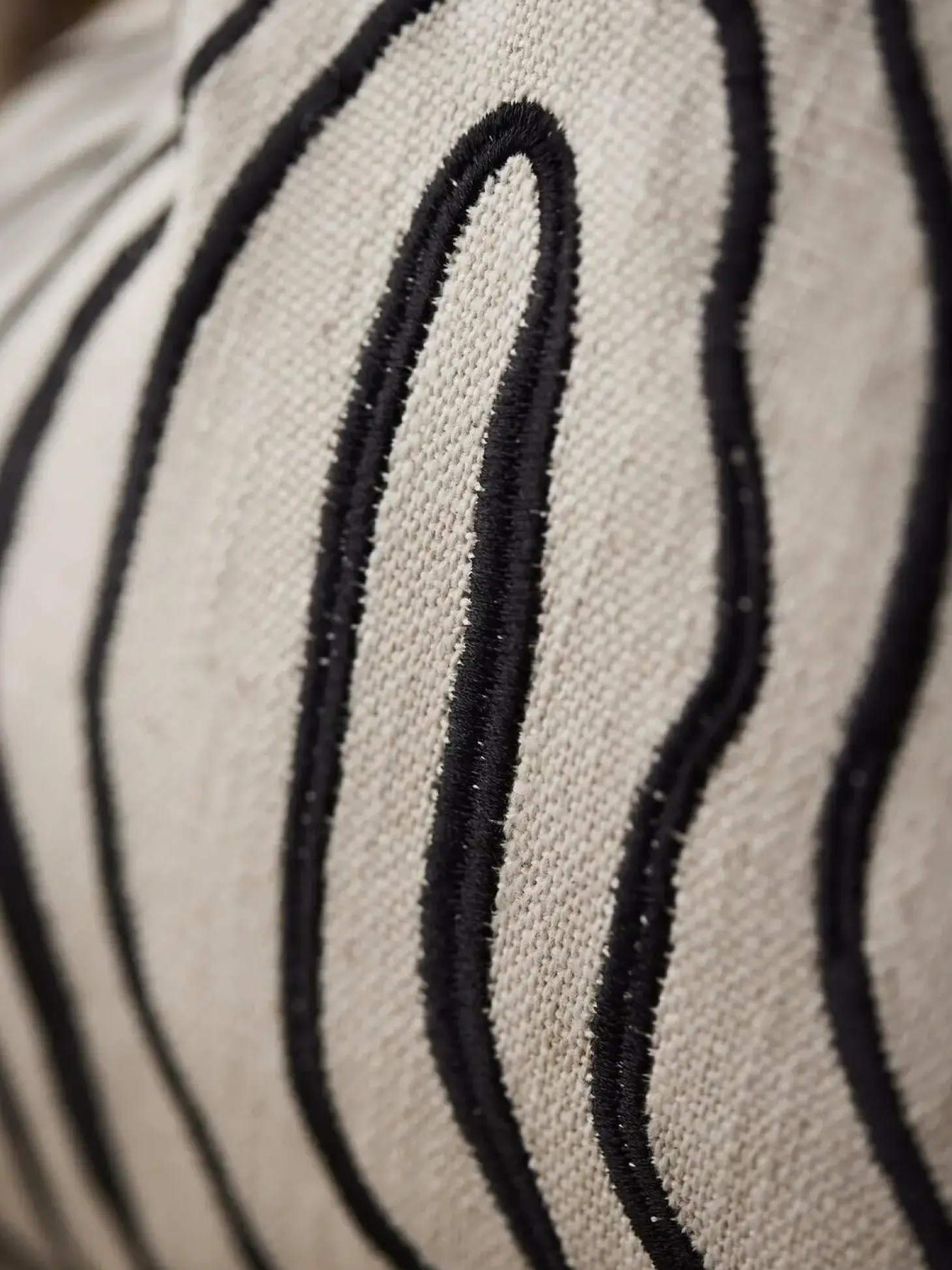 Svanefors - Curve Pudebetræk - Black/white 45x54cm