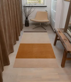 Tica Copenhagen - Smudsmåtte - Stripes Horizon - Ivory-Dijon-Brown - 67x120 cm