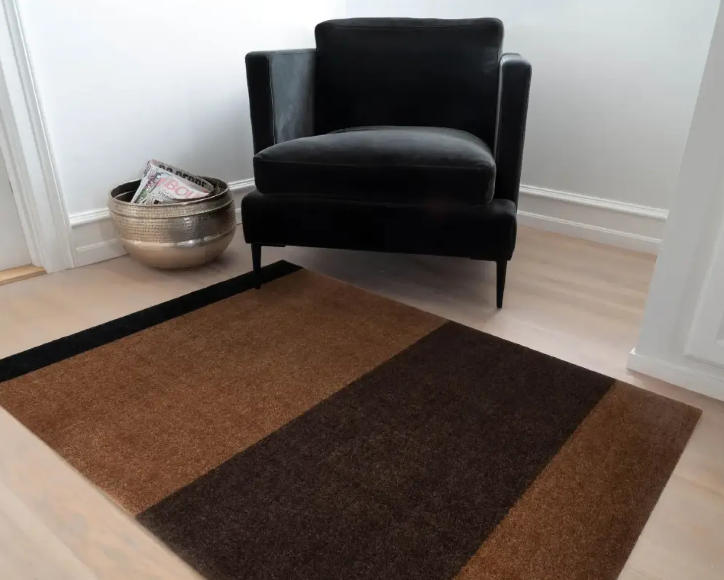 Tica Copenhagen - Smudsmåtte - Stripes Horizon - Cognac/Dark Brown/Black - 40x60 cm