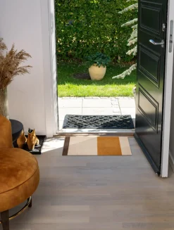 Tica Copenhagen - Smudsmåtte - Stripes Horizon - Ivory-Dijon-Brown - 40x60 cm