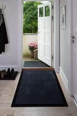 Tica Copenhagen - Smudsmåtte - Dots - Sort/grå - 90x130 cm