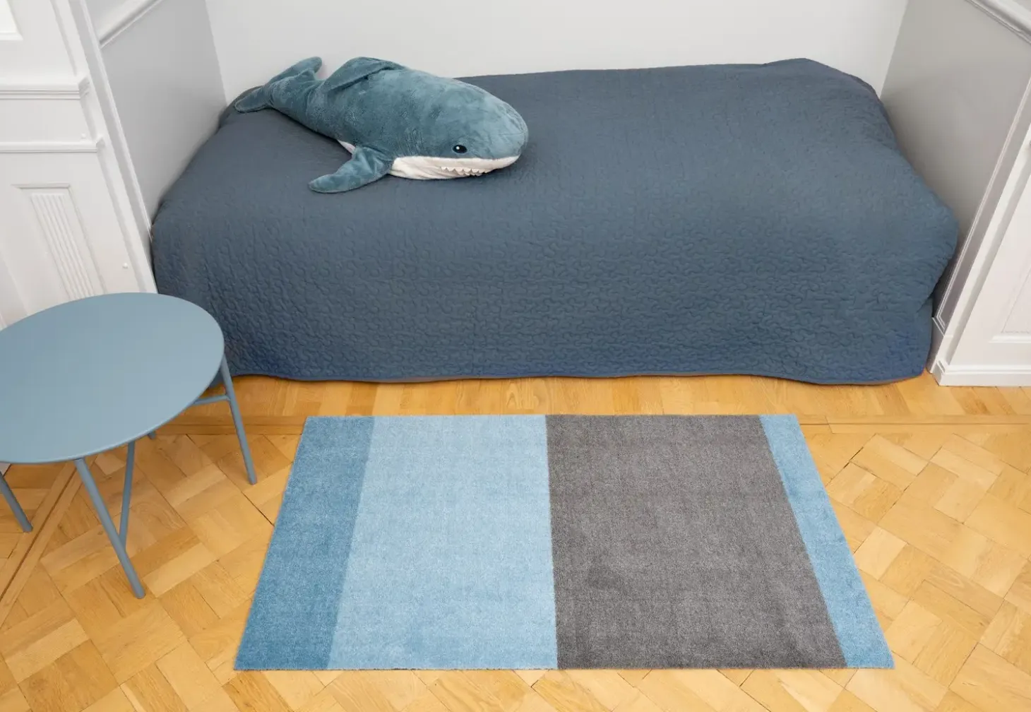 Tica Copenhagen - Smudsmåtte - Stripes Horizon - Blå/Steelgrey - 40x60 cm